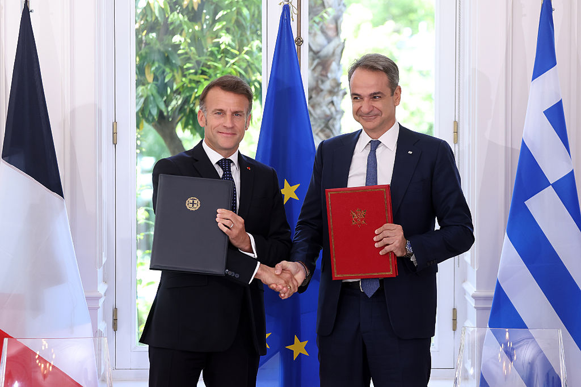 Франция и Гърция подновиха отбранителния си пакт, задълбочавайки военните си връзки