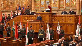 ЕС приветства новото управление в Унгария след клетвата на Петер Мадяр