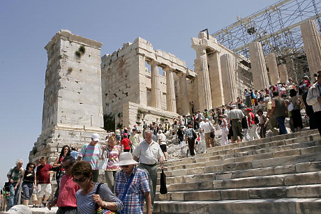 Атина променя тристическата си стратегия с ограничения за строителството на хотели