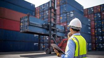 Гръцките митничари разбиха мрежа за внос на нелегални стоки през пристанище Пирея