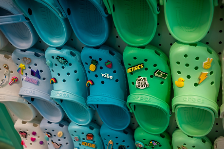 Малка испанска компания победи Crocs в съда, отваряйки вратата за копиране на сабото им