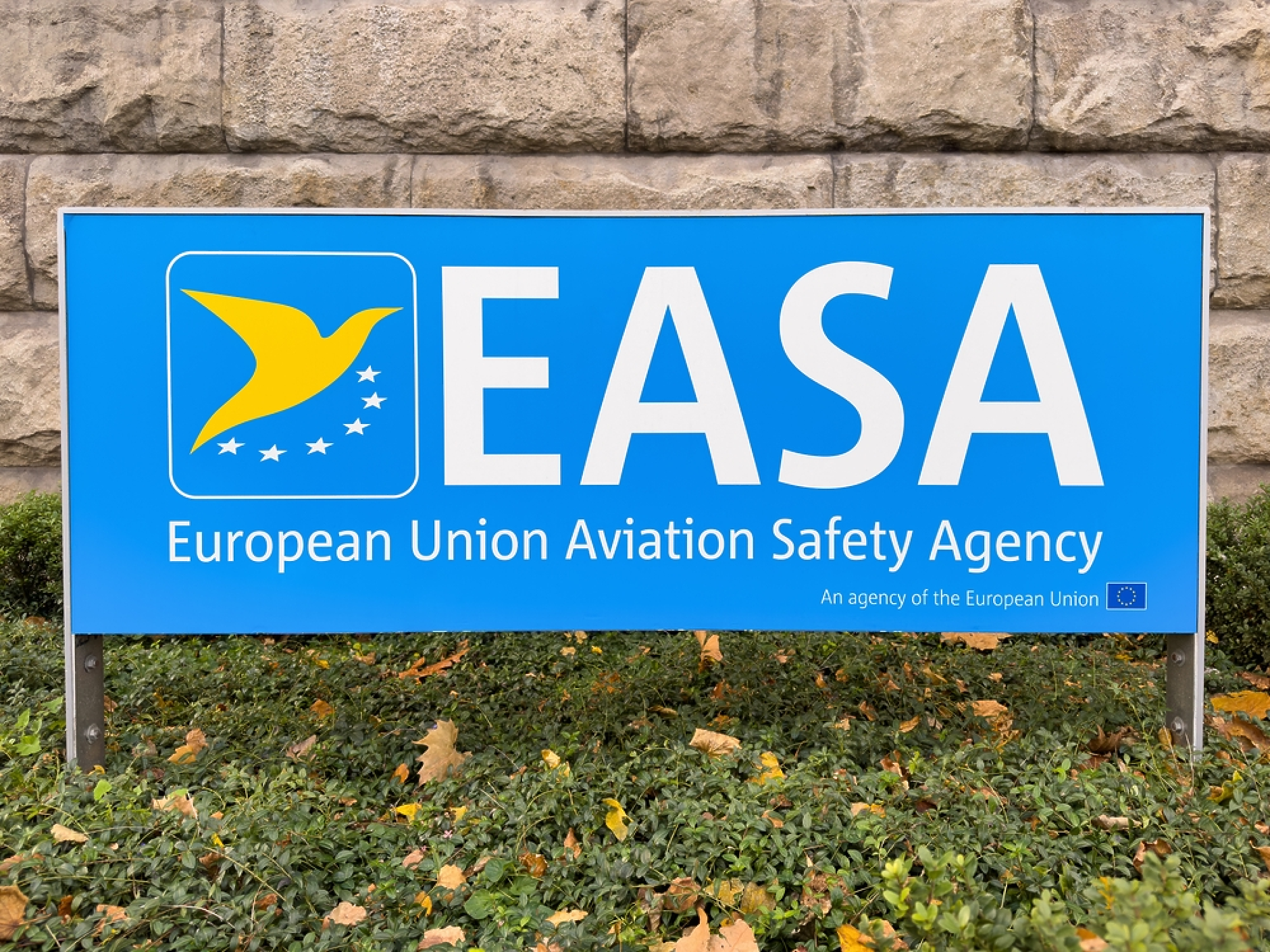 ЕААБ призовава авиокомпаниите към предпазливост при смяна на горивото Jet A