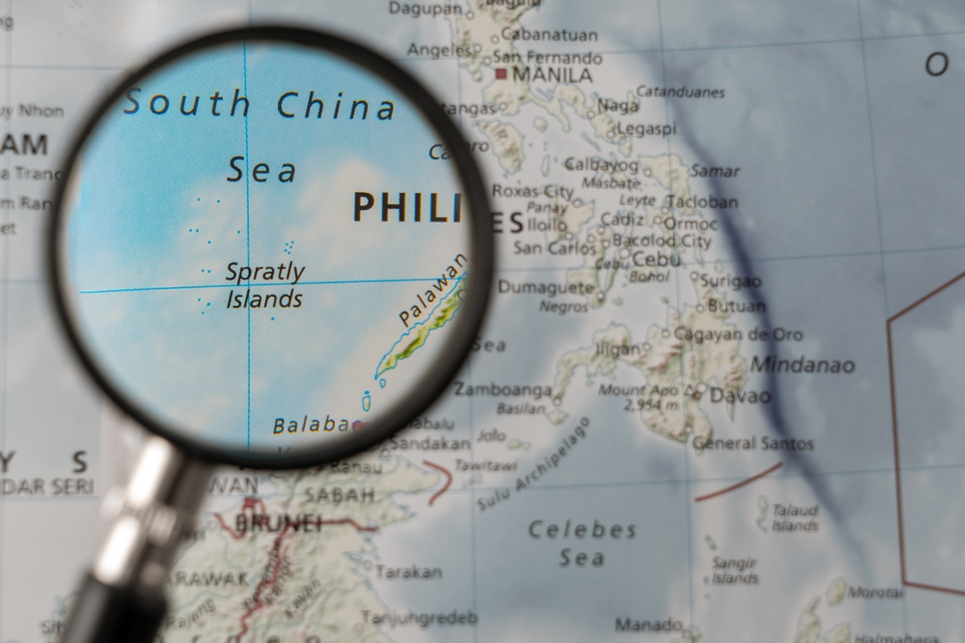 Напрежение в Южнокитайско море: тайвански министър на рядка визита на спорен остров