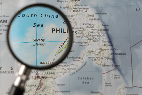 Напрежение в Южнокитайско море: тайвански министър на рядка визита на спорен остров