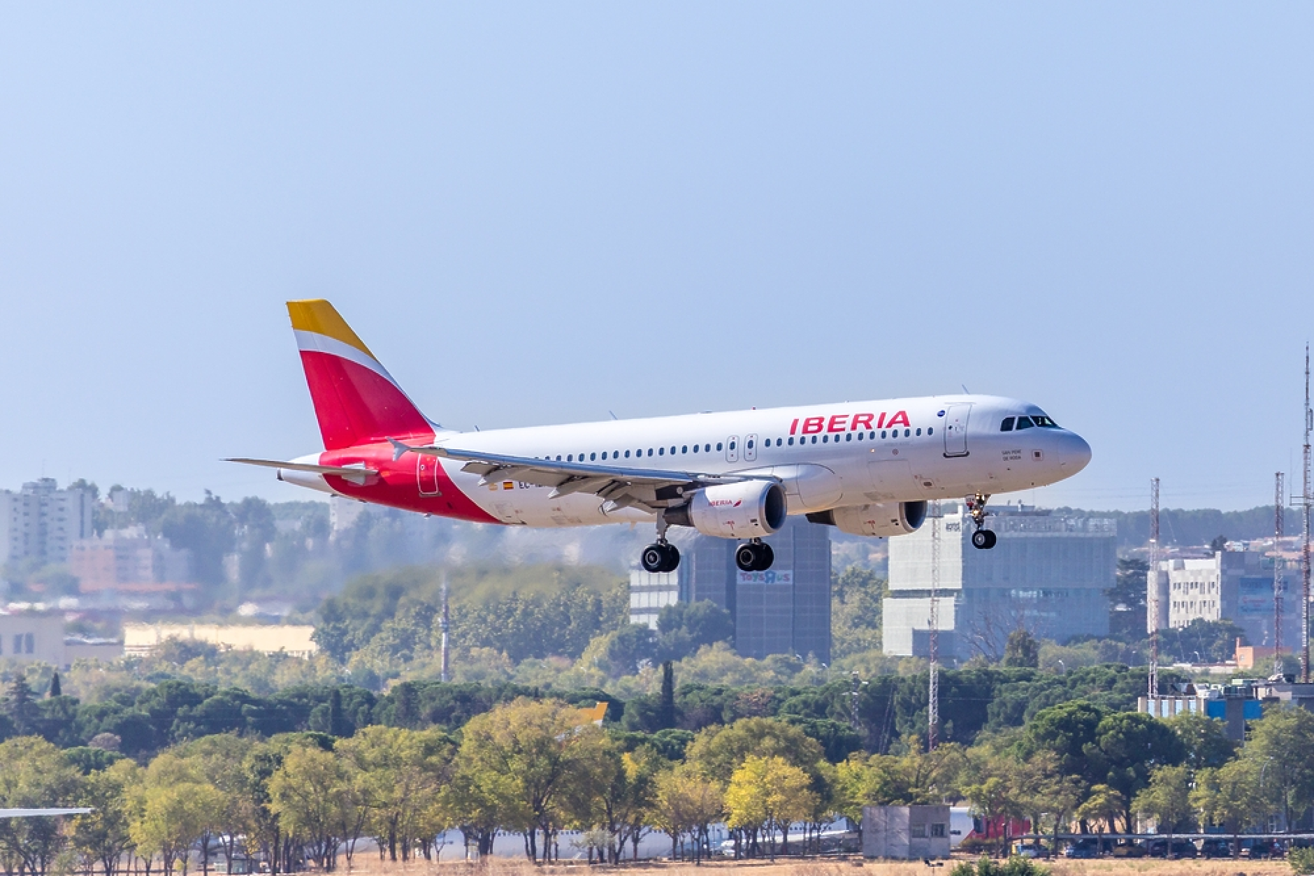 Испанският министър на туризма: Купувайте самолетни билети сега