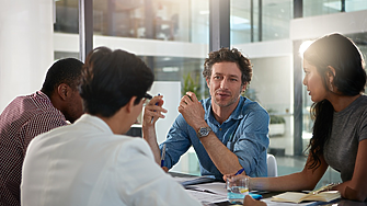 ТРАЙНА/// Какво се случва, когато се отнасяте към служителите  като към клиенти?