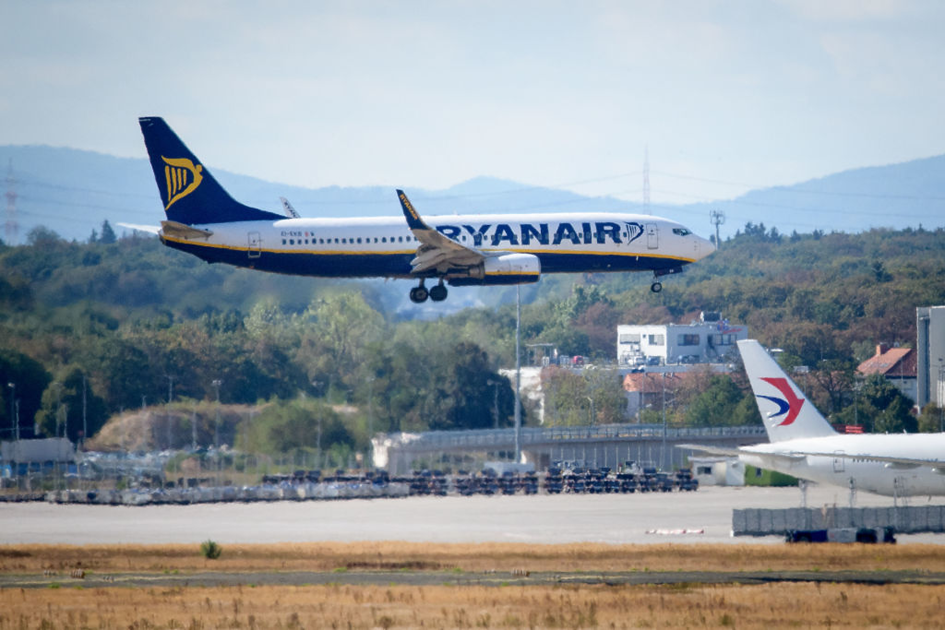 Финансовият директор на Ryanair предупреди, че някои авиопревозвачи може да не преживеят кризата с реактивното гориво