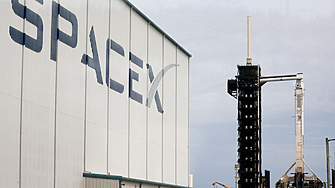 SpaceX на Илон Мъск разкри плановете си да стане публична