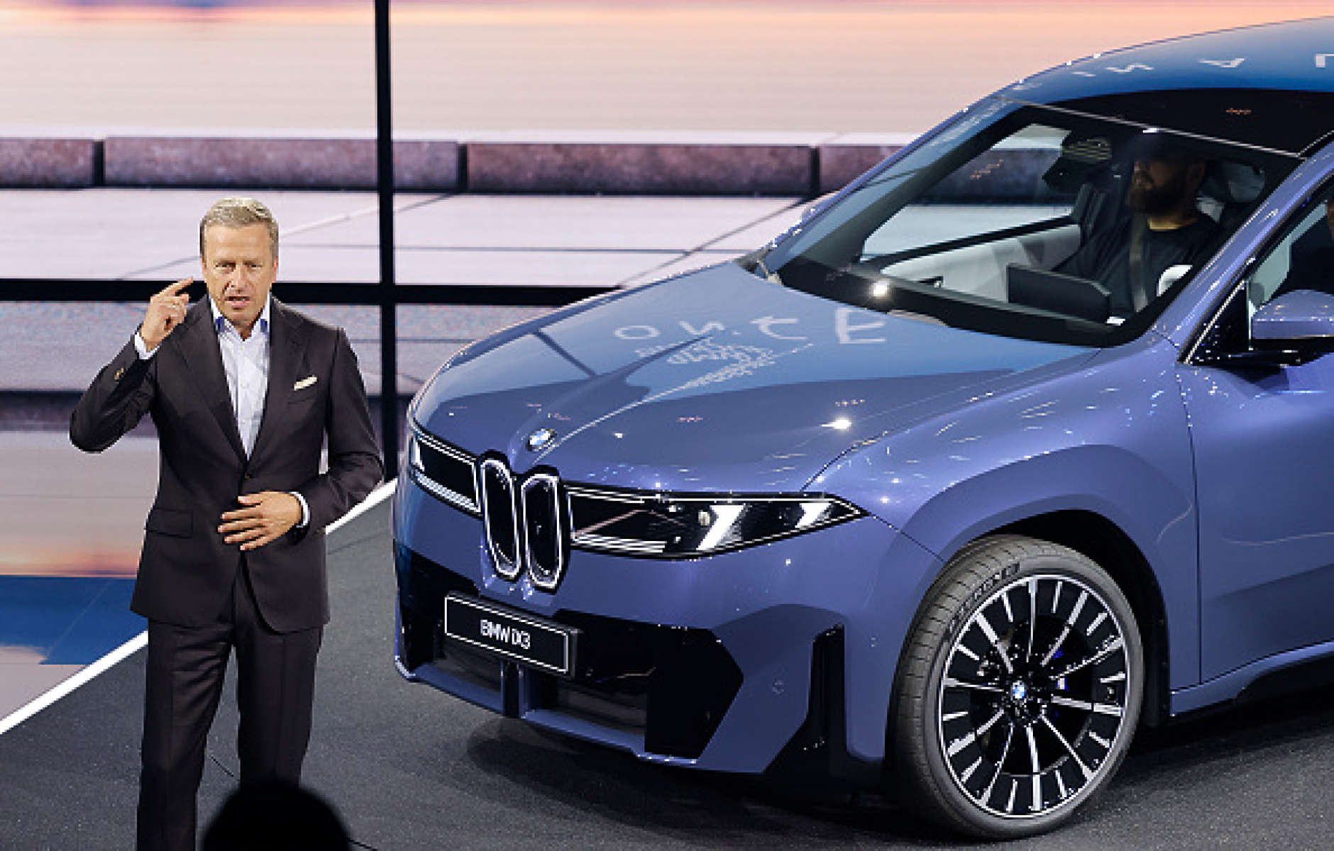 Шефът на BMW подаде оставка след 35 г. работа в компанията, замени го сърбин с германско гражданство