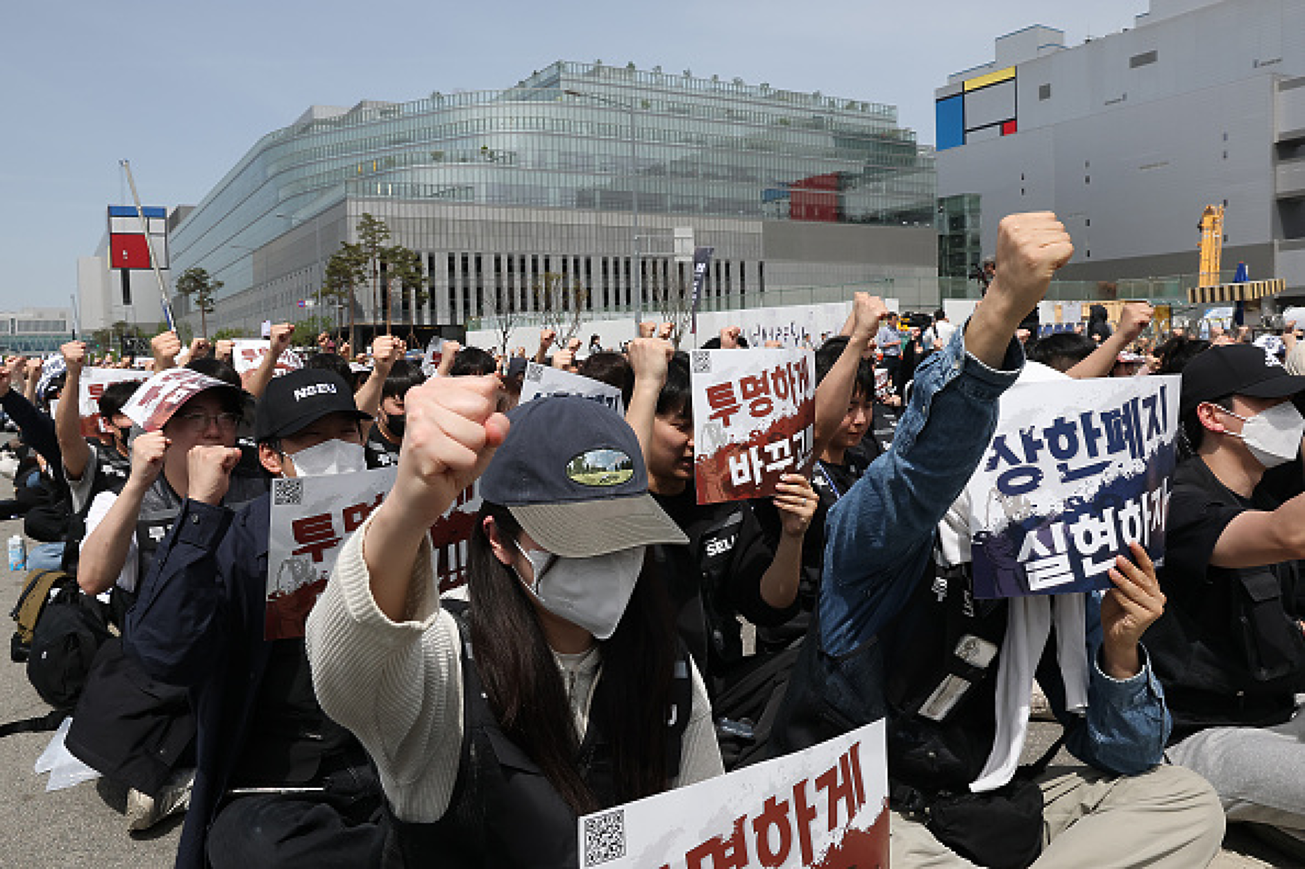Samsung постигна споразумение със синдиката час и половина преди старта на мащабната стачка