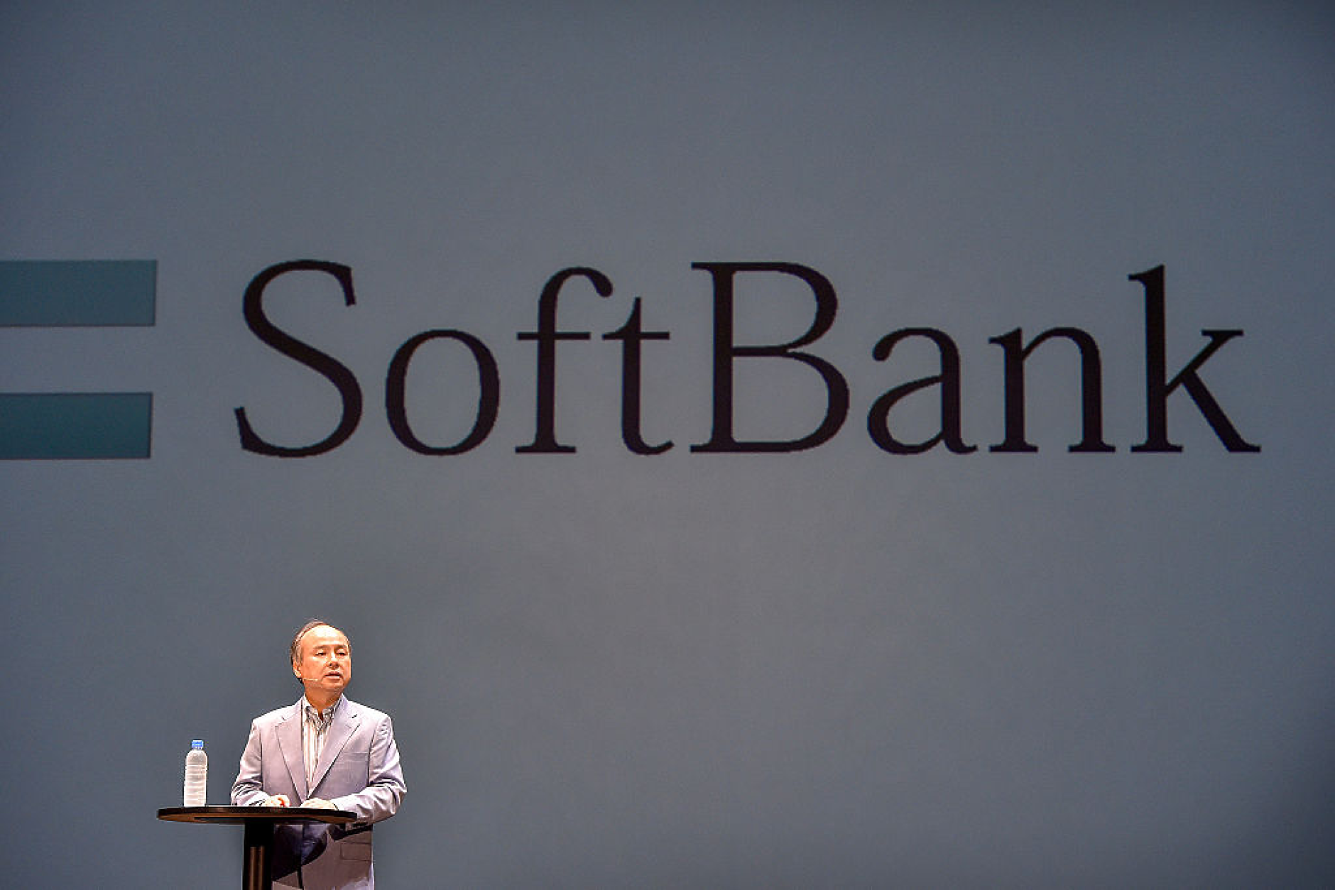 SoftBank се превърна в най-ценната японска компания, планира 75 млрд. евро инвестиции за AI във Франция