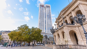 Сделката за купуване на офис небостъргача OpernTurm във Франкфурт за