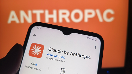 Съоснователят Anthropic призова за външен контрол върху изкуствения интелект