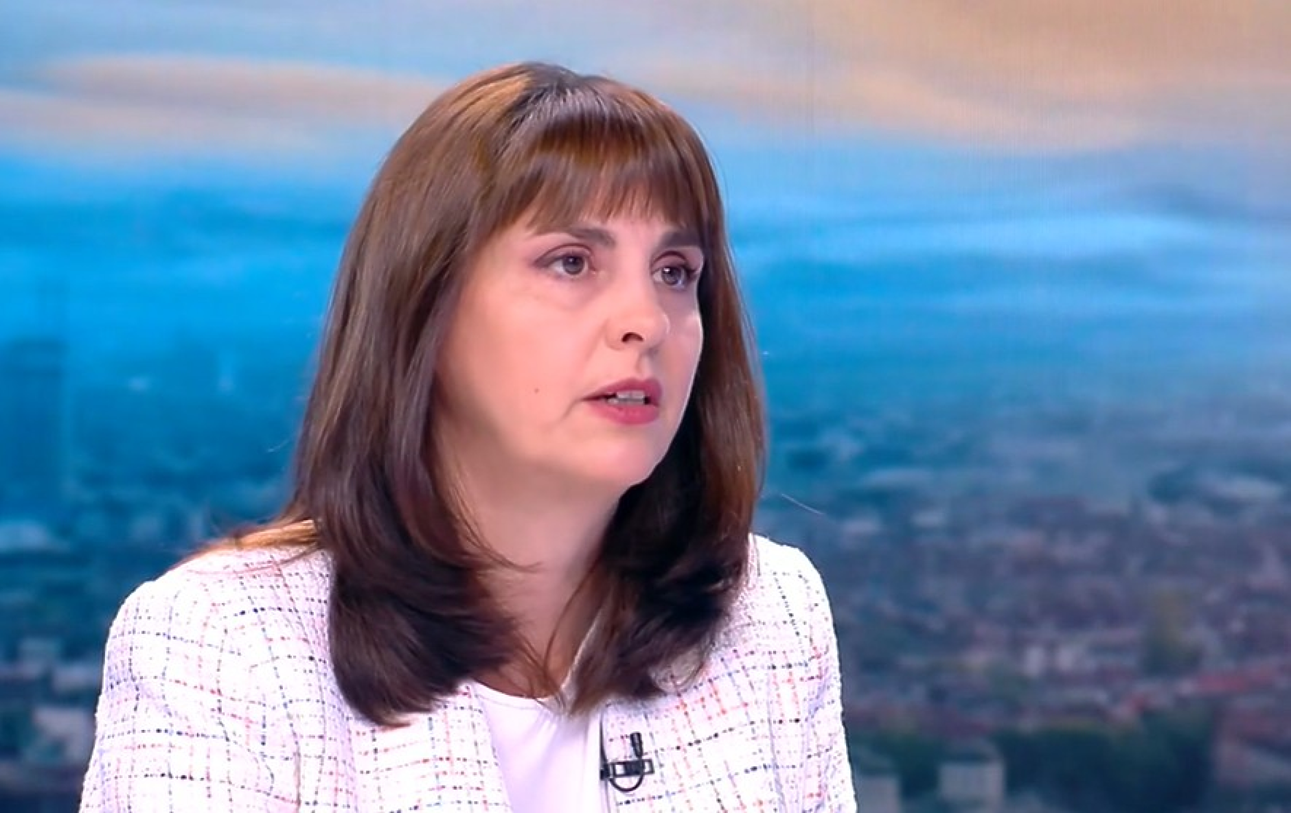 Ефремова: Необходим е задълбочен анализ на заплатите в държавната администрация