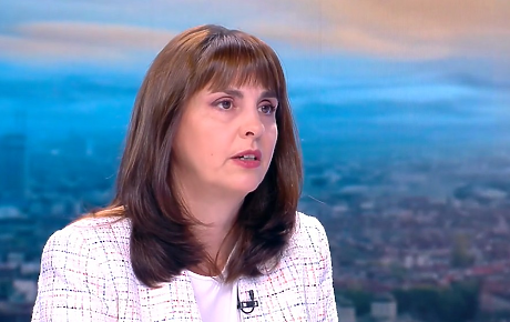 Ефремова: Необходим е задълбочен анализ на заплатите в държавната администрация