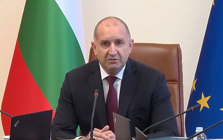 Радев: Слагаме край на предоставянето на въоръжение от българската армия за Украйна