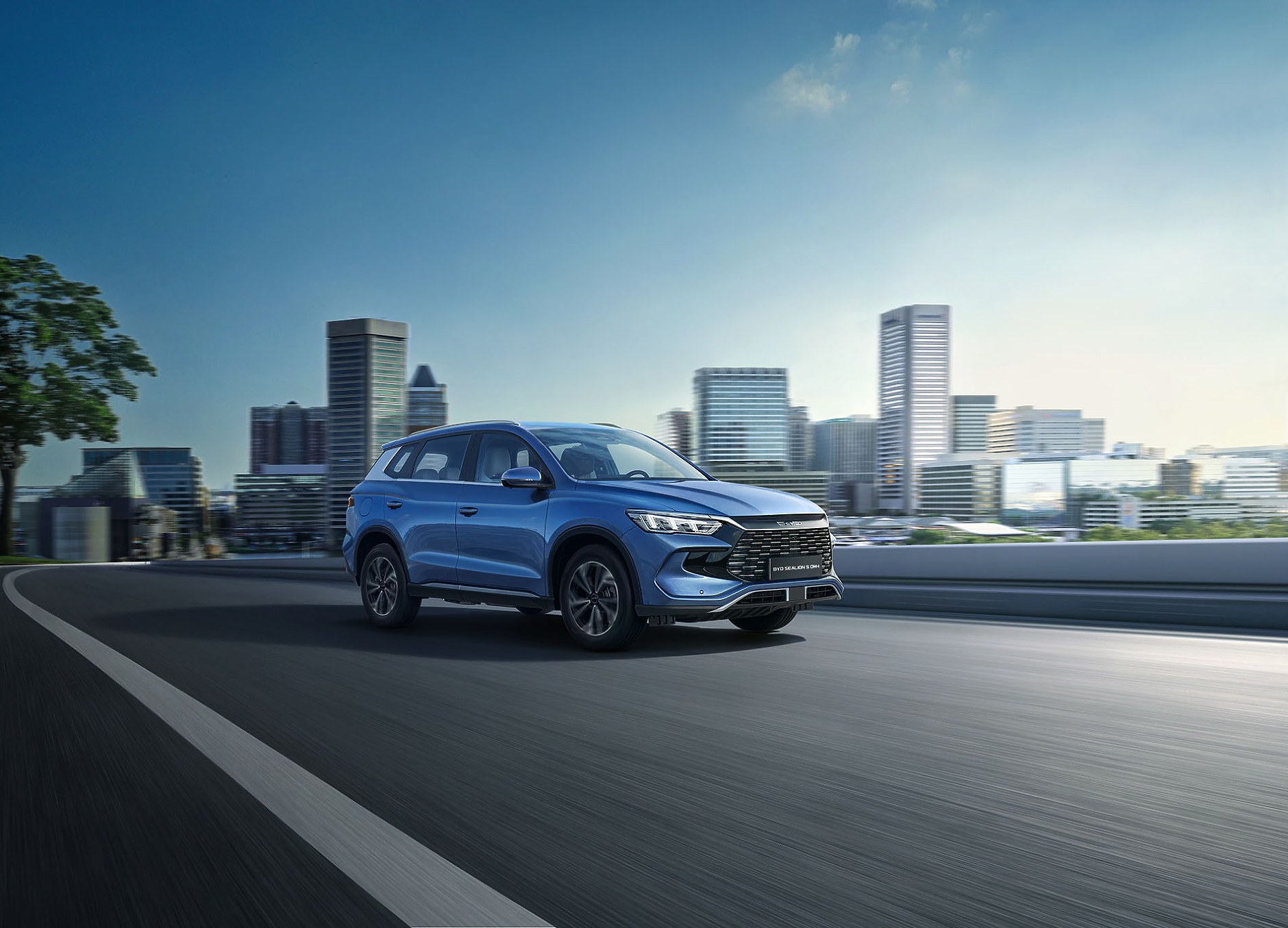 BYD пуска нов хибриден SUV на българския пазар. Колко ще струва SEALION 5 DM-i? 