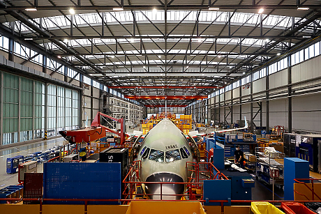  Bloomberg: Airbus предупреждава клиентите си за забавяне на доставките с няколко месеца
