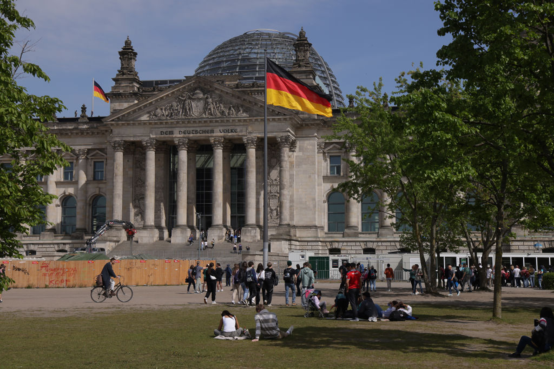 Проучване: Над три четвърти от германските мениджъри свързват бизнес успеха със стабилната демокрация
