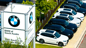 Германският автомобилен производител BMW и представители на служителите се подготвят