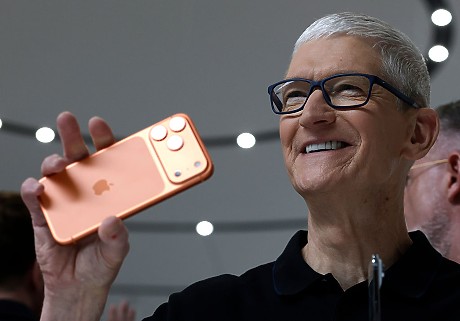 Тим Кук: Apple ще повиши цените на новите си продукти поради недостиг на чипове памет