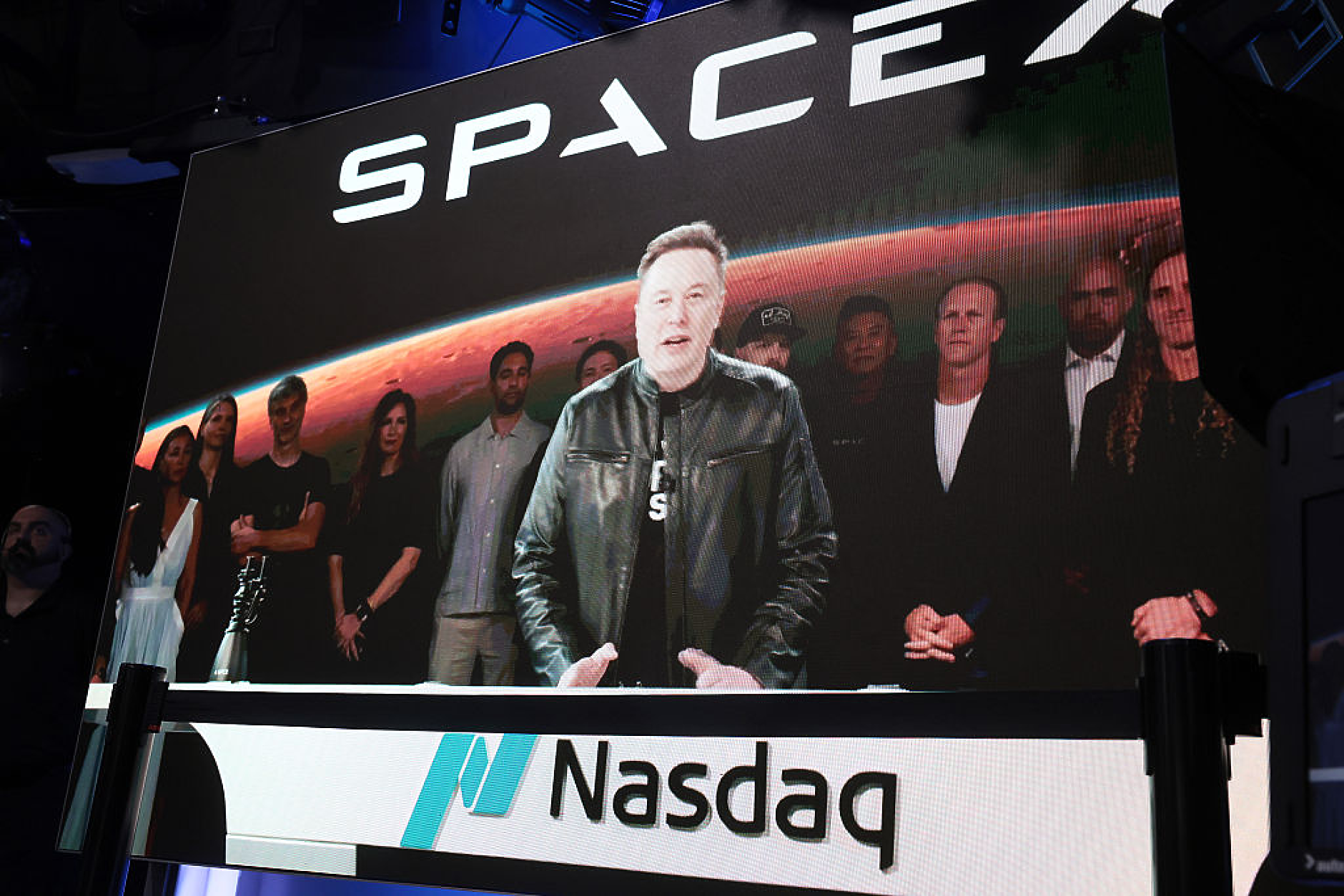 Илон Мъск става първият трилионер в света след борсовия дебют на SpaceX