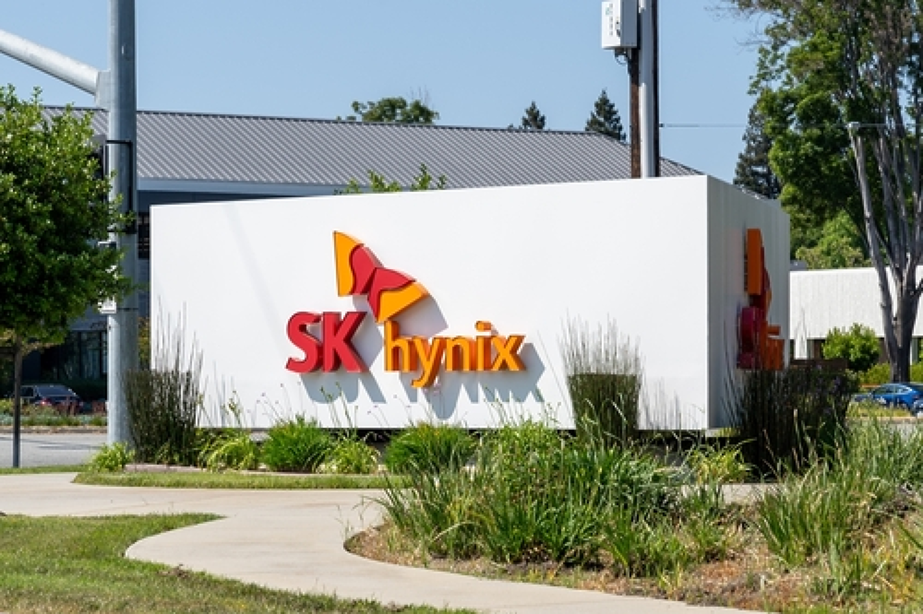 SK Hynix задмина Samsung като най-ценната южнокорейска компания