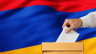 Към 14 00 ч местно време или 13 00 ч