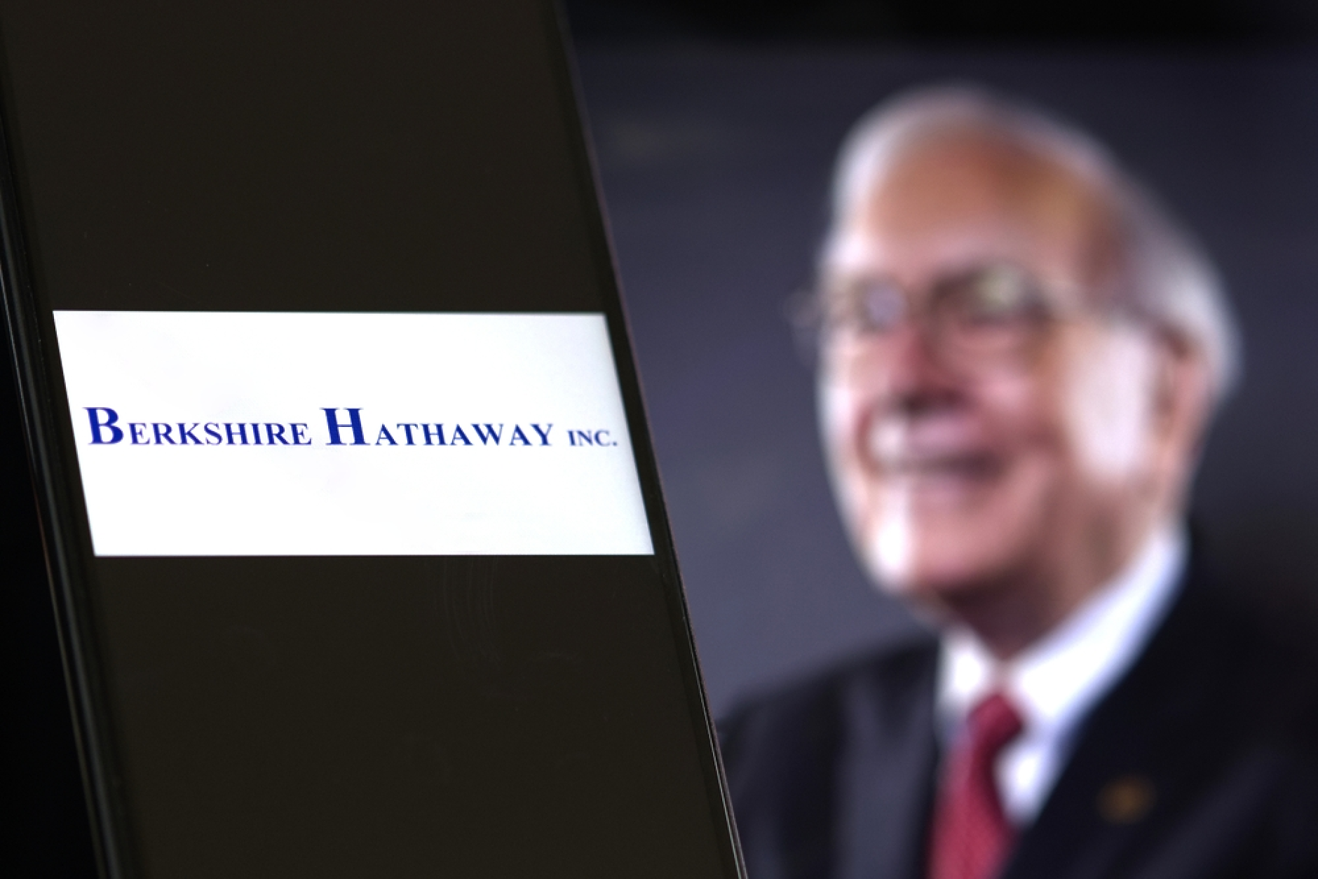 Холдингът на Уорън Бъфет инвестира $10 млрд. в компанията майка на Google