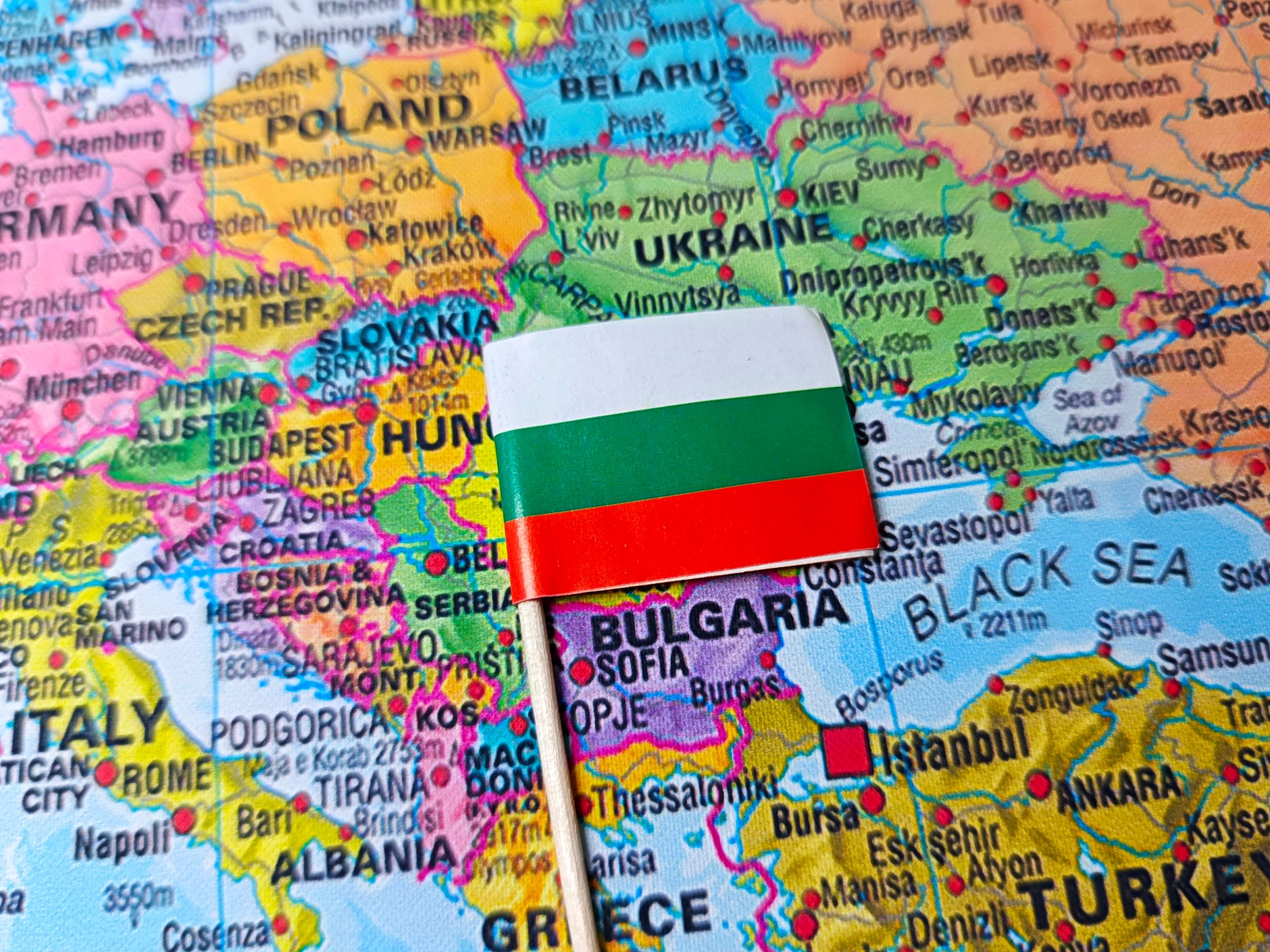 Защо България е известна пред света с негативните си новини, а не с позитивните? 