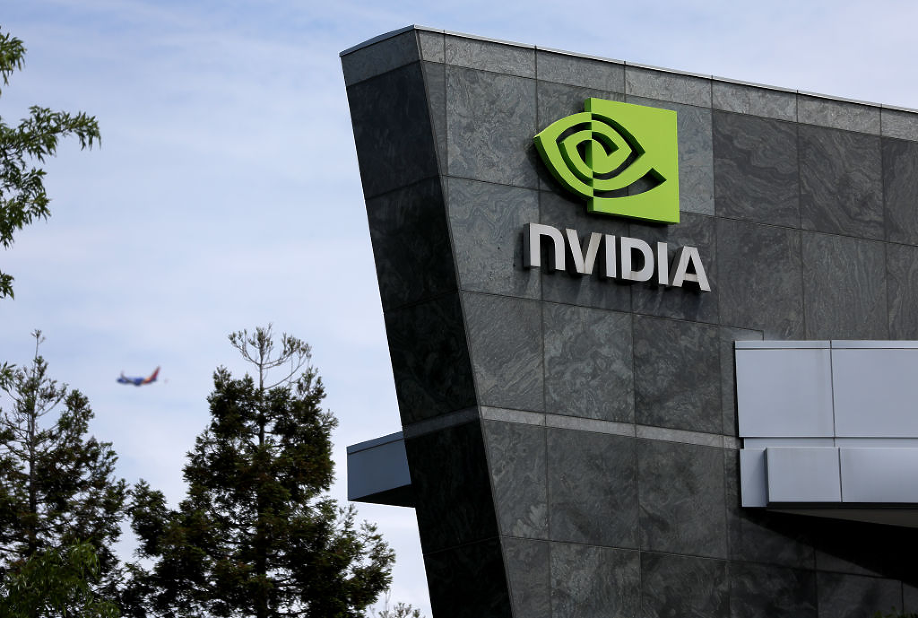 Сривът от $1 трлн. на пазарната капиталзиация на Nvidia изпрати акциите на компанията до нивото отпреди AI бума 