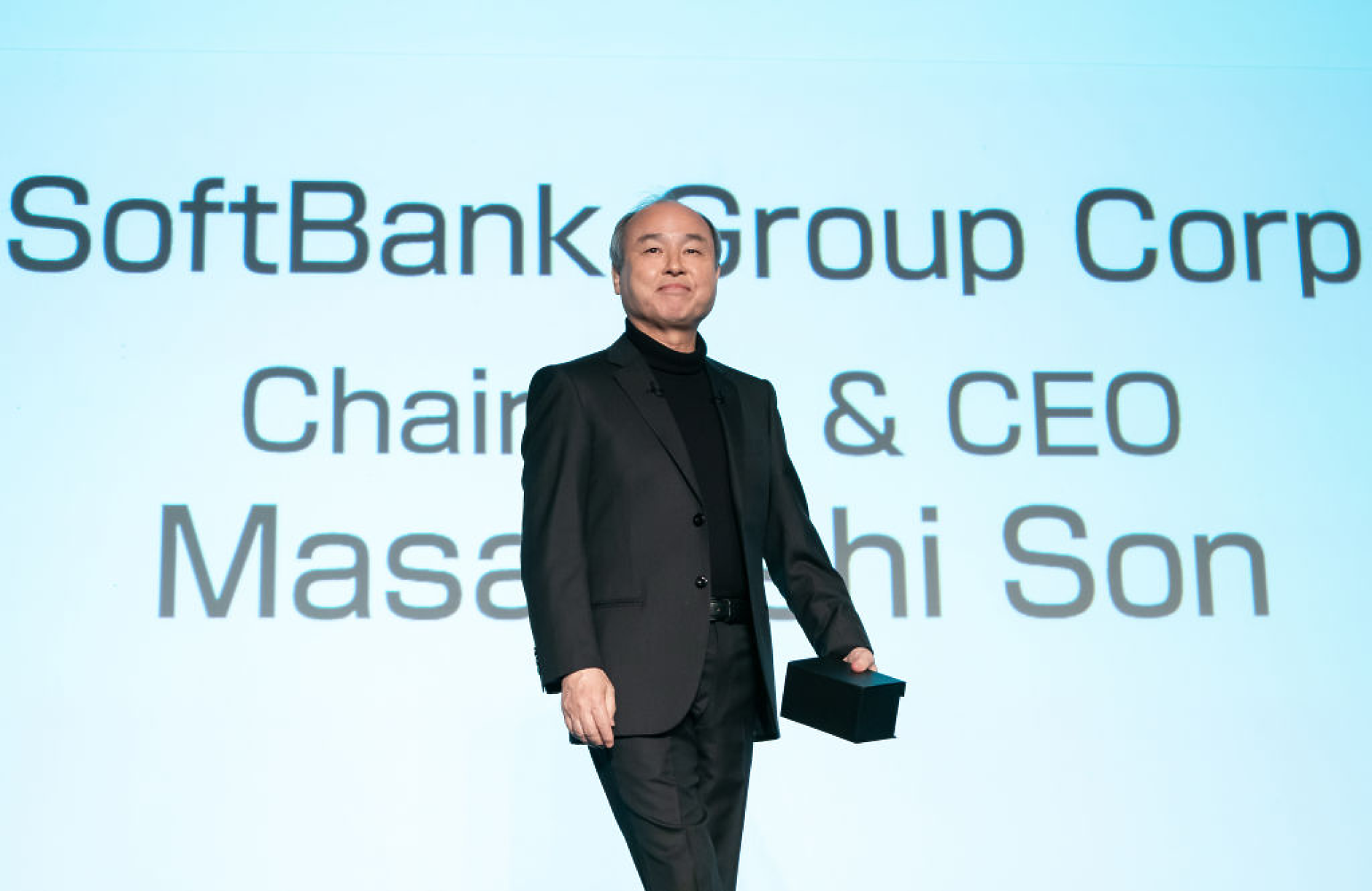 Шефът на SoftBank: Коментарите за балон са богохулство срещу AI
