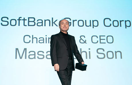 Шефът на SoftBank: Коментарите за балон са богохулство срещу AI
