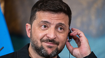 Украинският президент Володимир Зеленски снощи се присмя на военните действия
