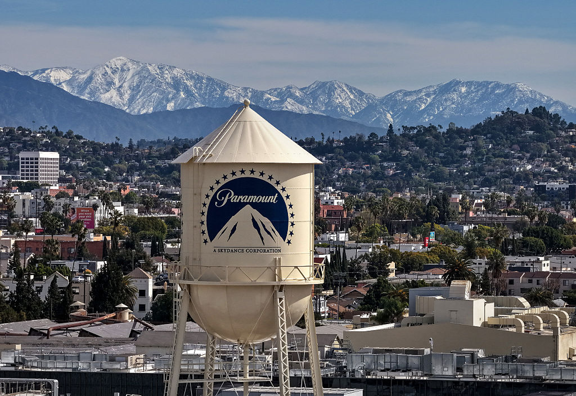 Paramount няма да финализира сделката си с Warner Bros преди 22 юли