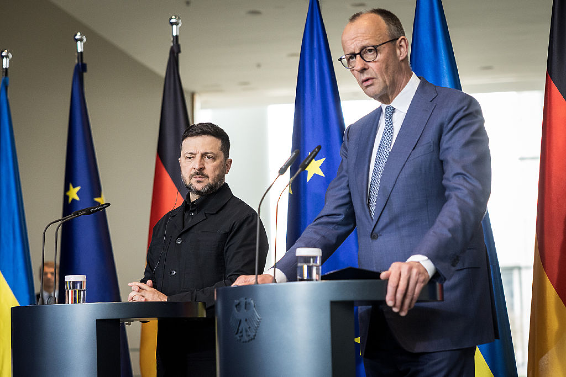 Германският канцлер и украинският президент са провели разговор преди срещата на НАТО