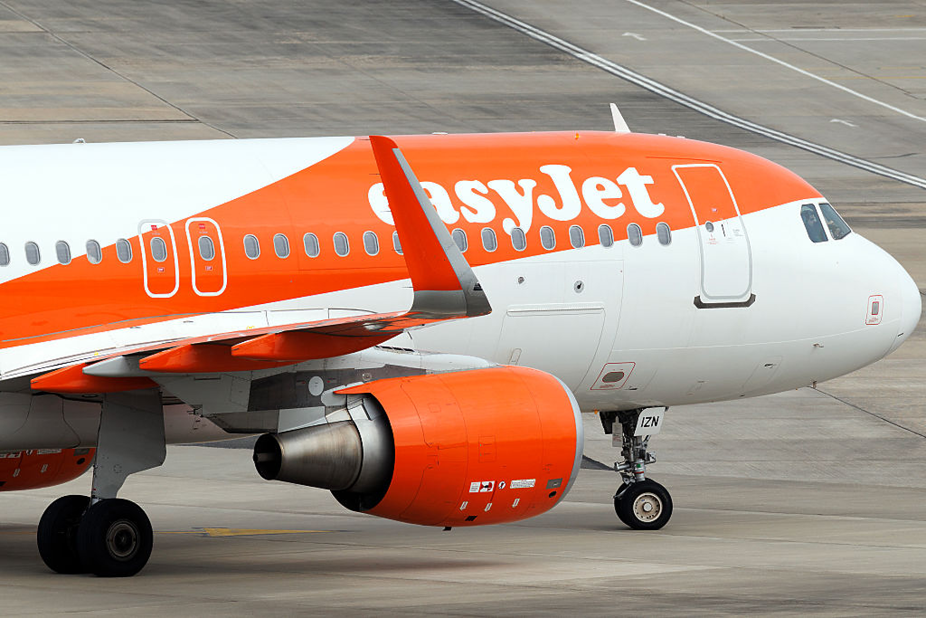 Apollo Global Management и Castlelake влизат в битка за придобиване на easyJet