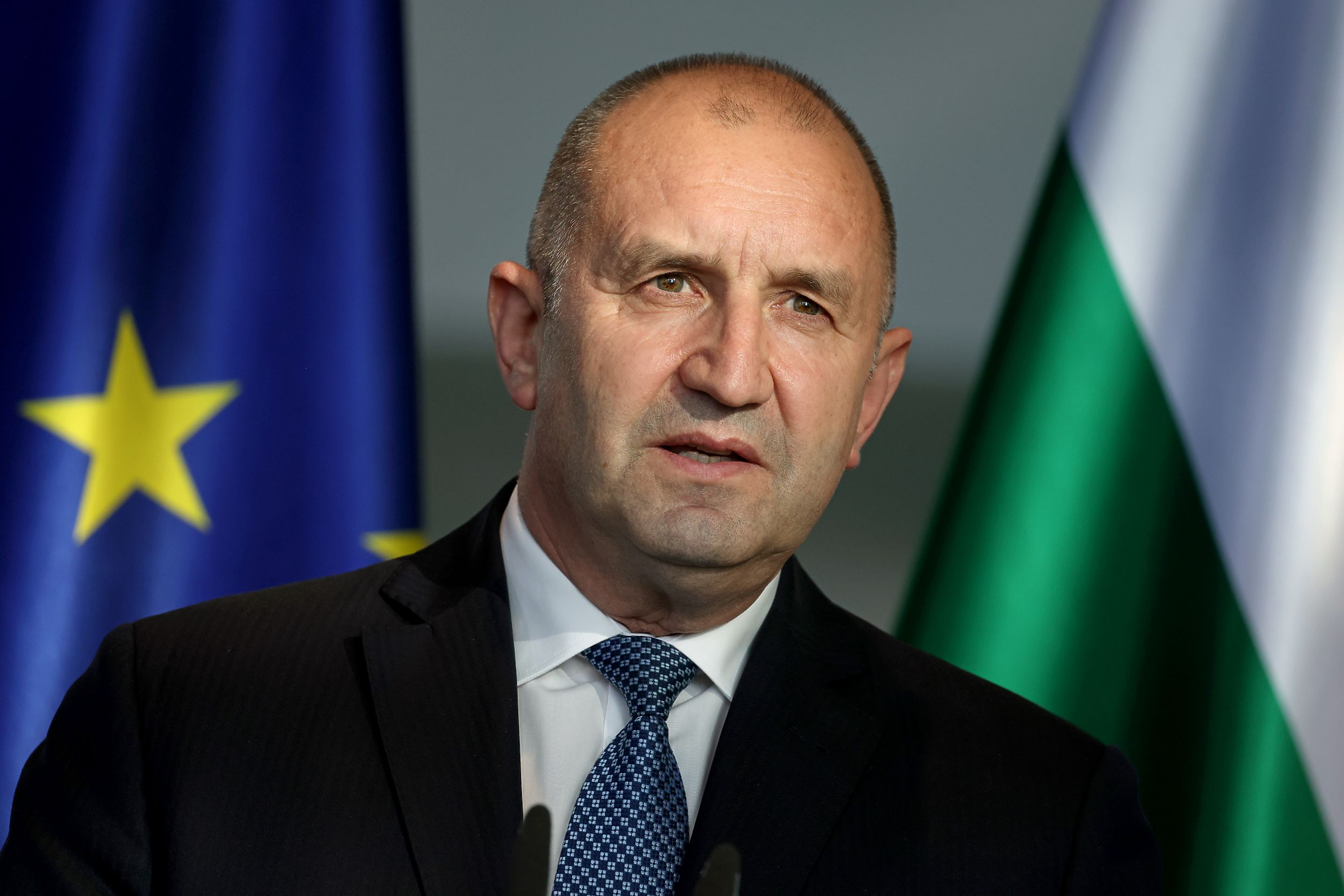 Радев: Няма как дефицитът да падне до 3% за няколко месеца