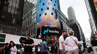 Акциите на SpaceX се сринаха с над 16%, удължавайки спада след рекордното първичното публично предлагане