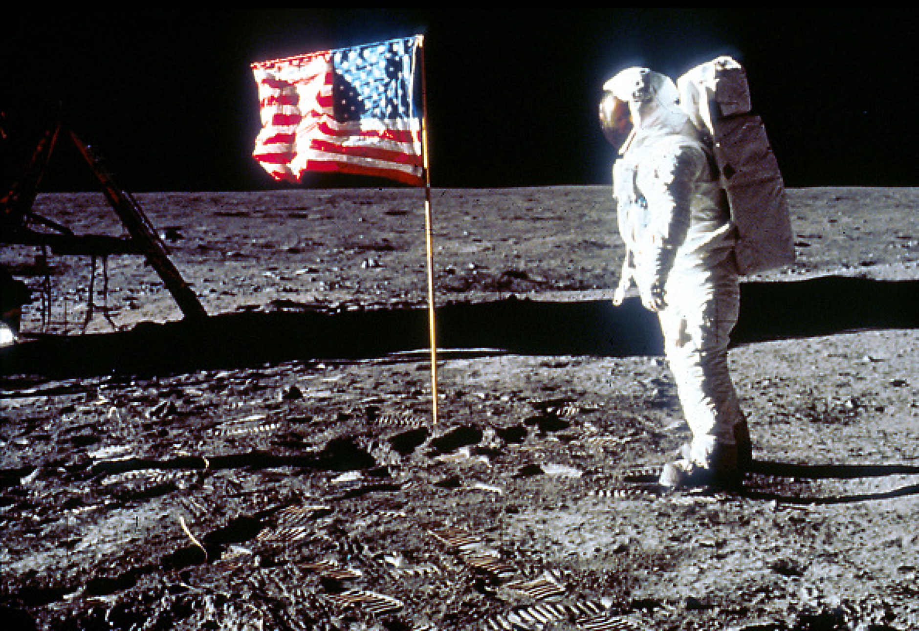 Шефът на NASA: Китайците могат да изпреварят американските астронавти при полет до Луната
