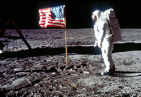 Шефът на NASA: Китайците могат да изпреварят американските астронавти при полет до Луната