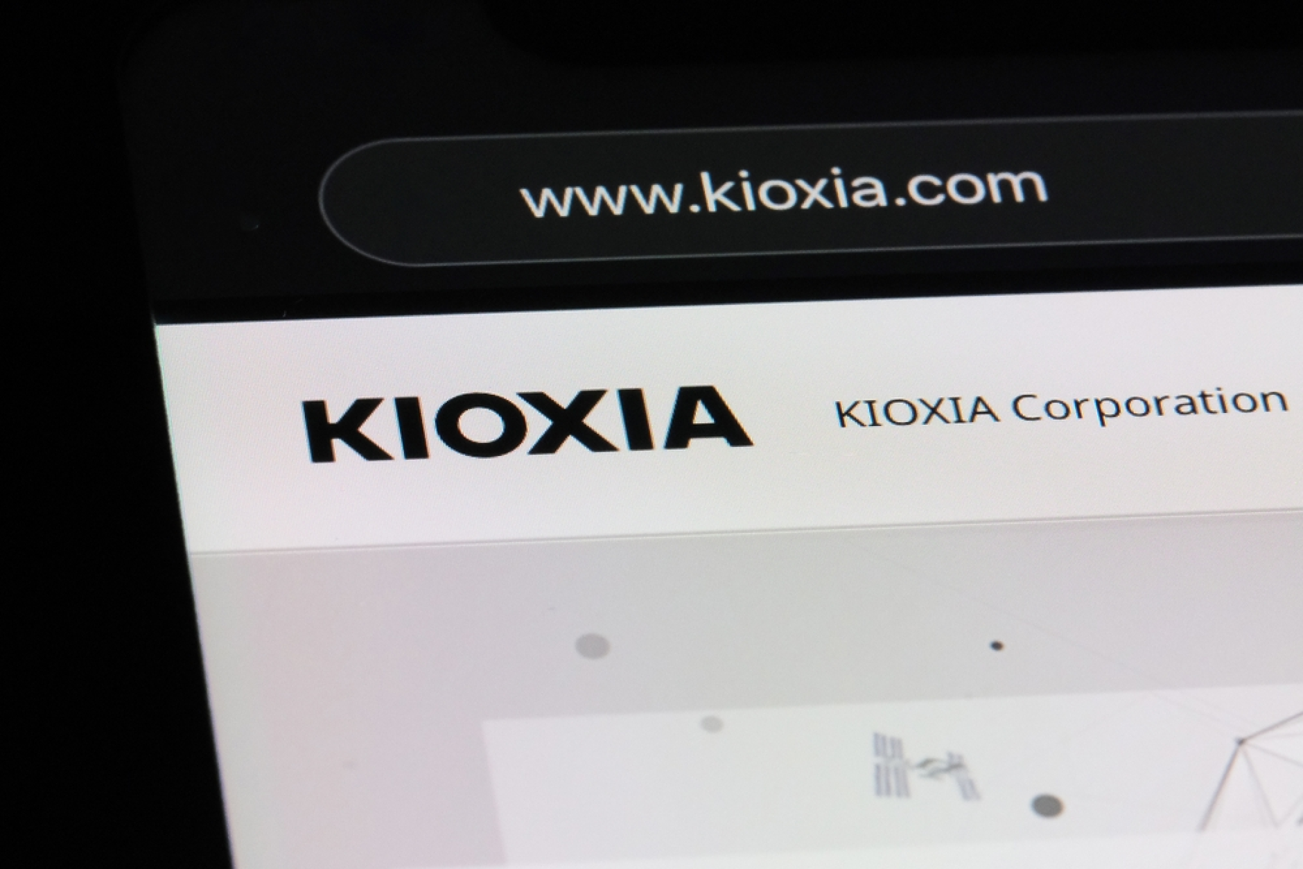 Акциите на Kioxia поевтиняха с 12% на фона на разпродажби при компаниите, свързани с изкуствения интелект