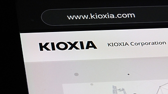 Акциите на японския производител на чипове Kioxia поевтиняха с 12