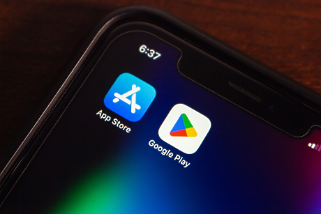 Великобритания предлага нови правила за плащанията в App Store и Google Play