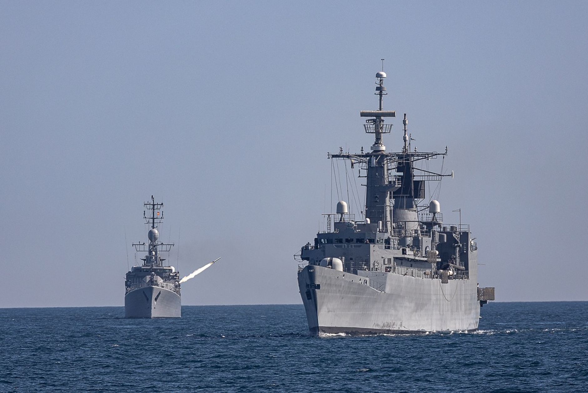Китай и Русия започват съвместни военноморски учения в Тихия океан