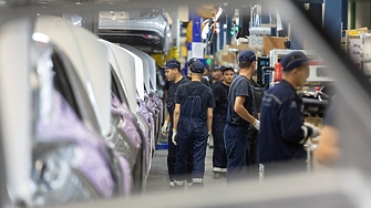 Volvo Cars и Stellantis са предупредили че европейските автомобилни производители