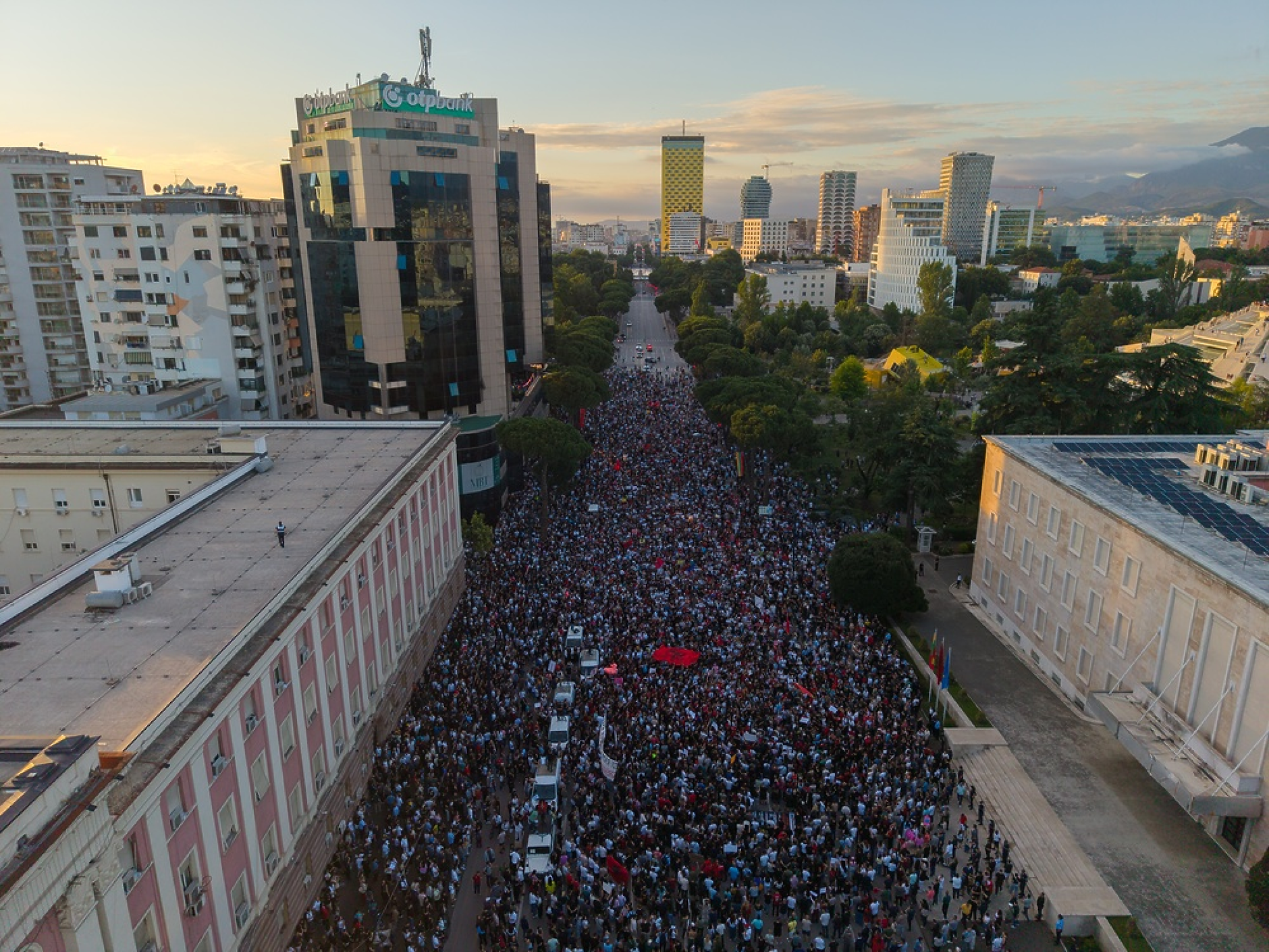 Протестите срещу Еди Рама в Албания продължават вече 35 дни