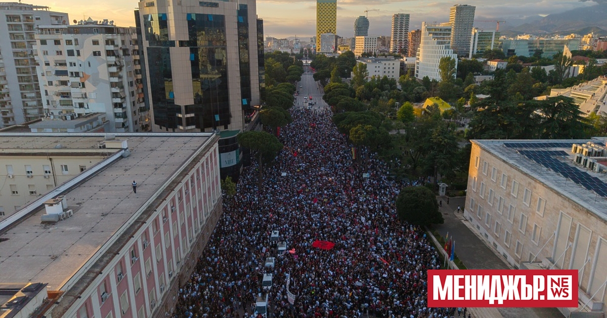 За 35-и пореден ден в албанската столица Тирана се проведе