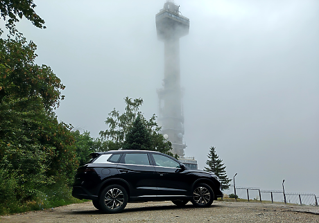 BYD SEALION 5 DM-i: Над 1000 км пробег и технологии, които обикновено струват повече