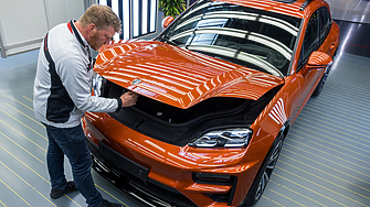 Германският производител на луксозни автомобили Porsche ще съкрати около едно